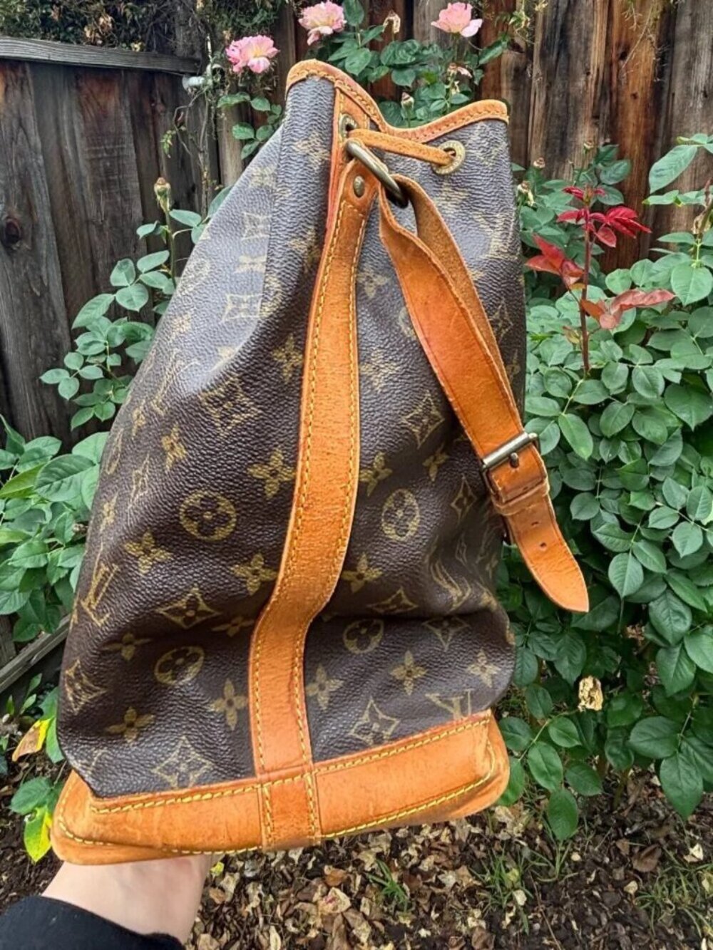 Louis Vuitton Monogram Noe Shoulder Bag - Picture 6 of 14